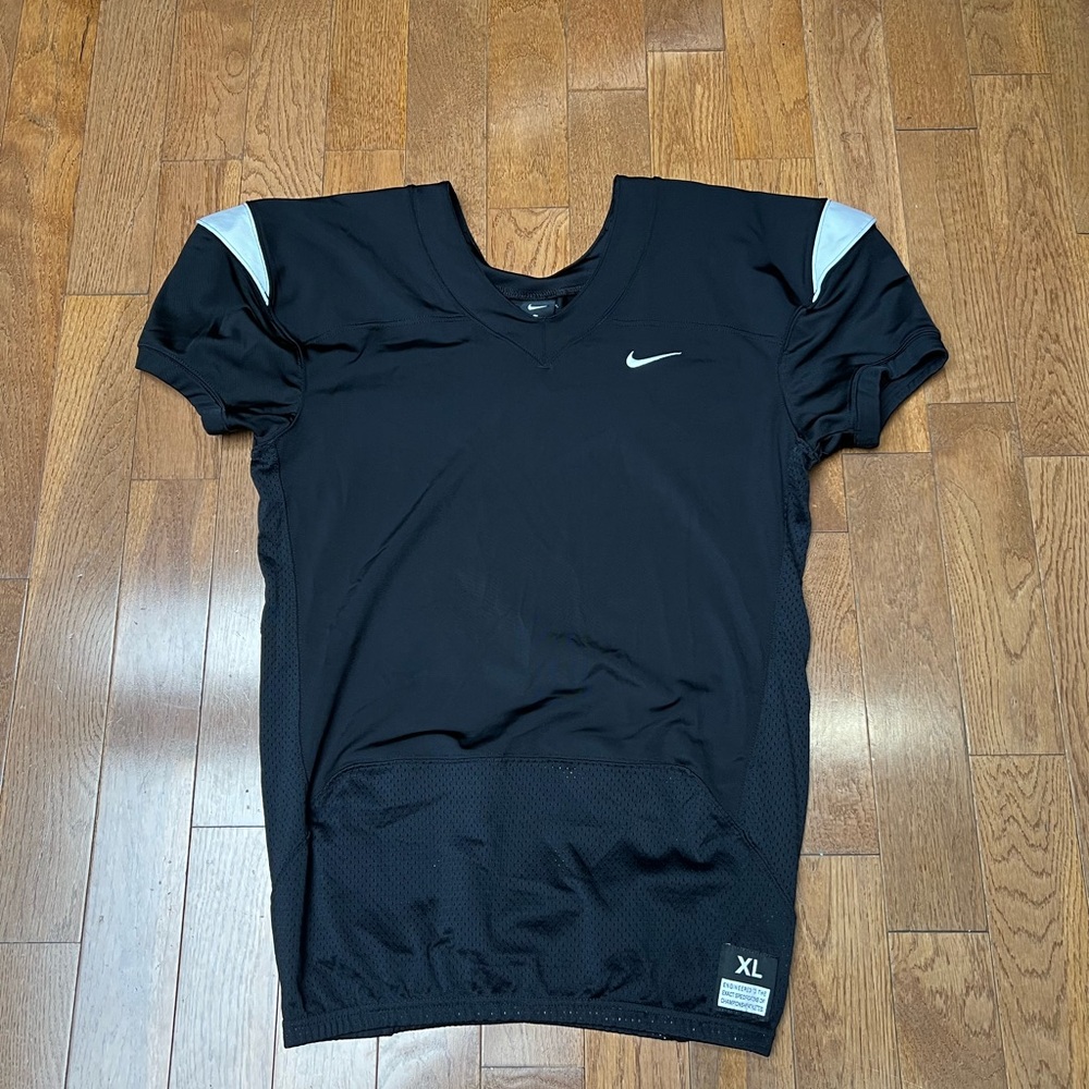 Nike XL Men's Black Sports Shirt/Football Jersey NWOT